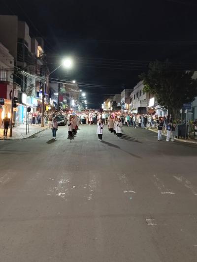 Procissão reúne milhares de fiéis em Laranjeiras do Sul e emociona comunidade na Sexta-feira Santa